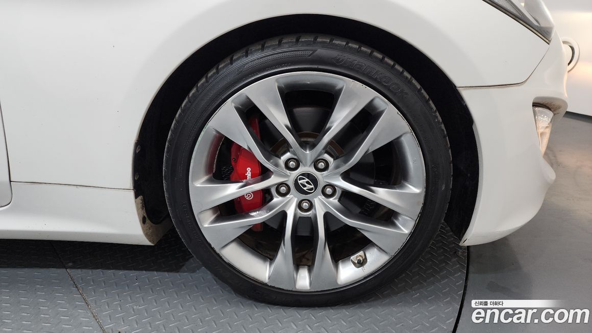 Hyundai Genesis 2012