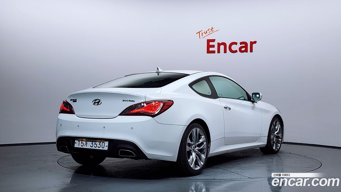 Hyundai Genesis 2012