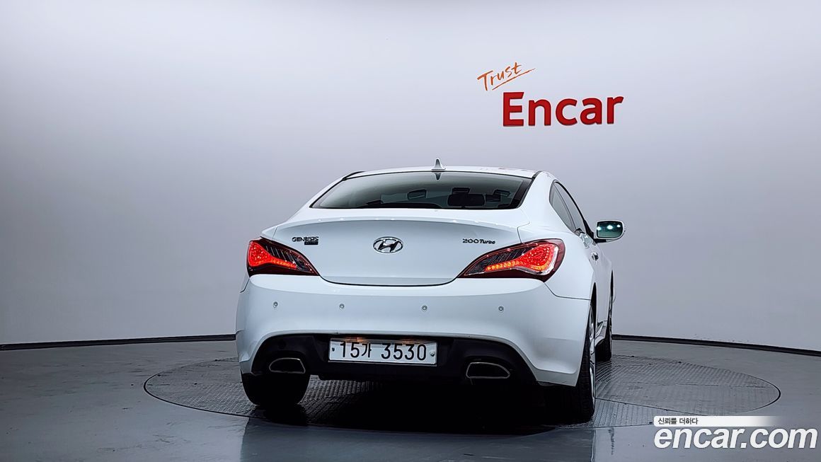 Hyundai Genesis 2012