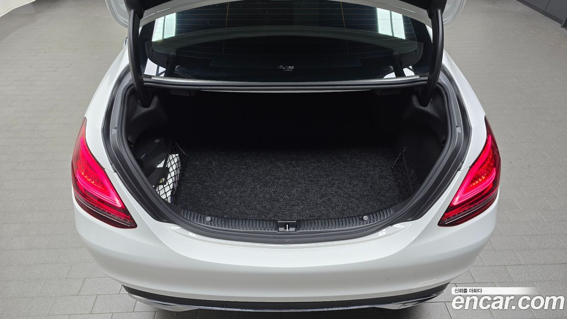 Mercedes-Benz C-Class 2020