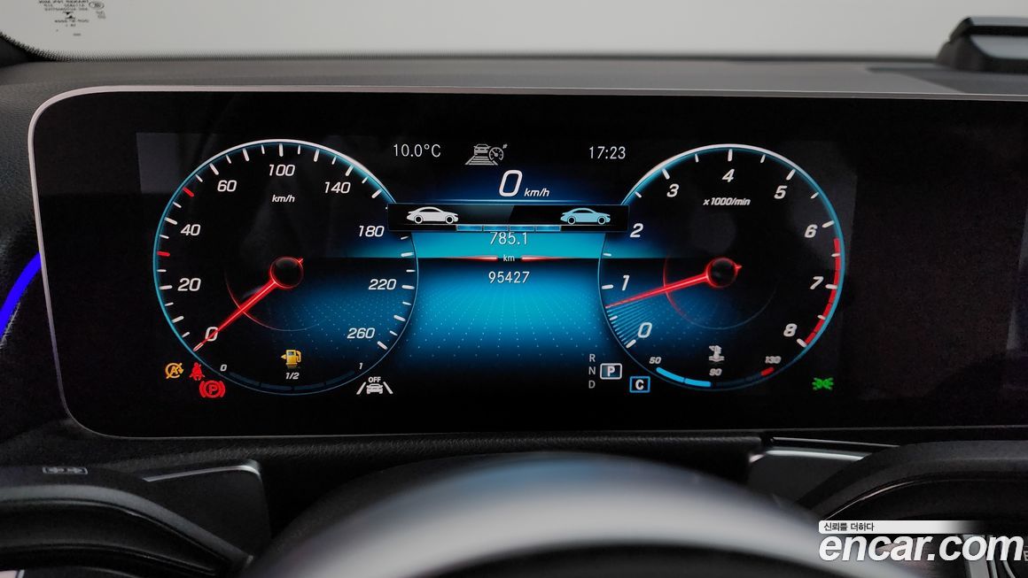 Mercedes-Benz GLB-Class 2020