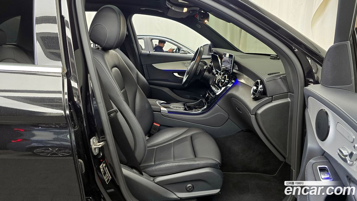 Mercedes-Benz GLC-Class 2021