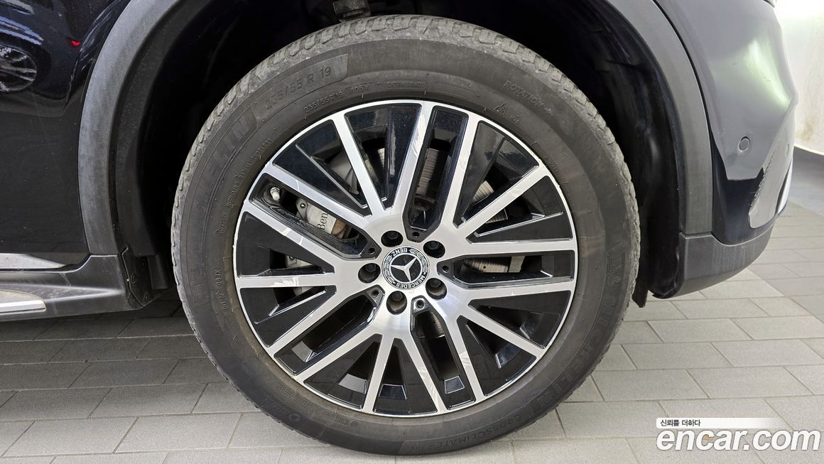 Mercedes-Benz GLC-Class 2021