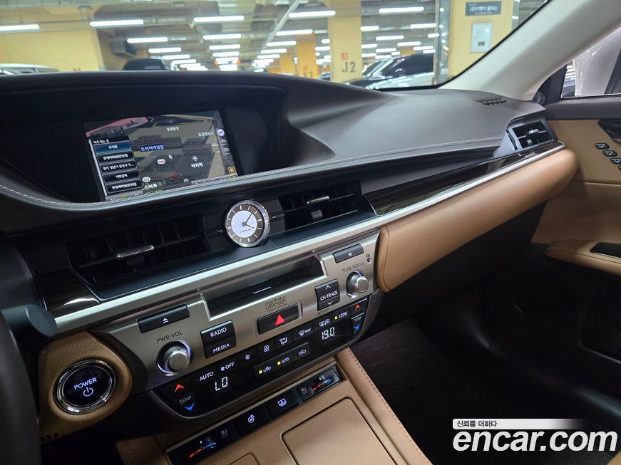 Lexus ES 2018