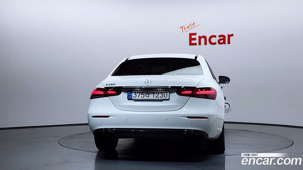 Mercedes-Benz E-Class 2022