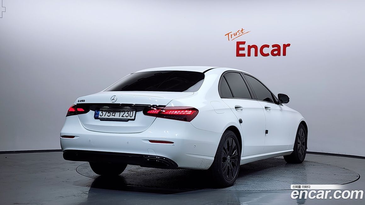 Mercedes-Benz E-Class 2022