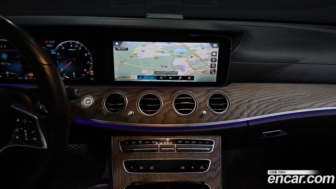 Mercedes-Benz E-Class 2022