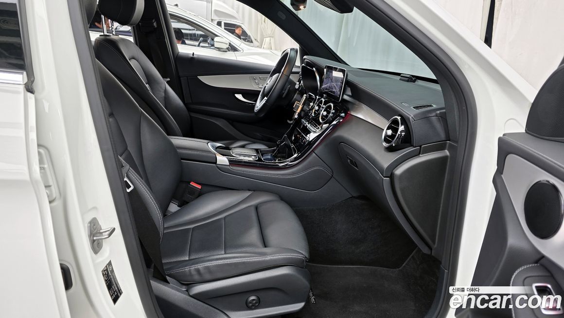 Mercedes-Benz GLC-Class 2021