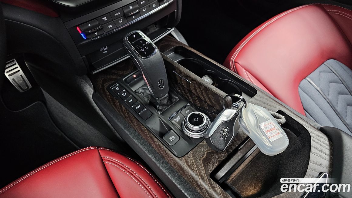 Maserati Ghibli 2021