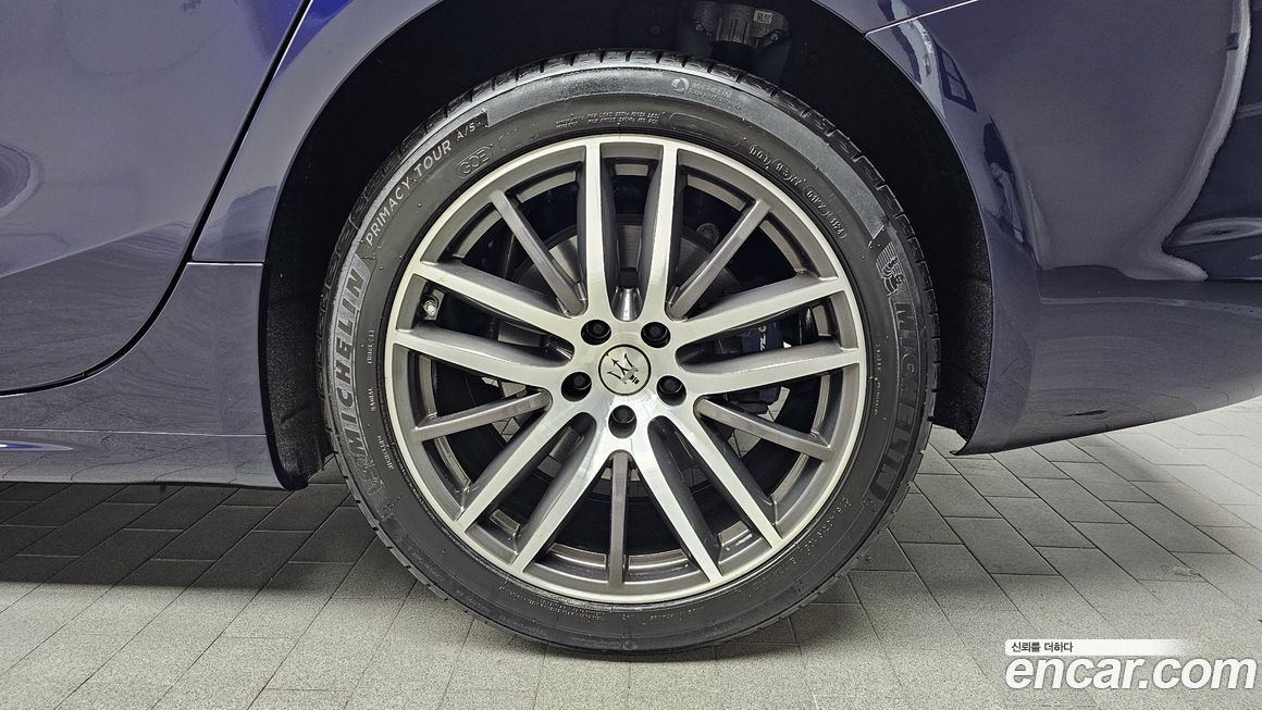 Maserati Ghibli 2021