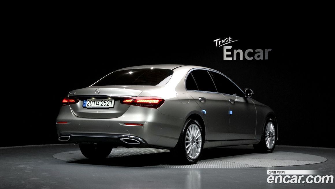 Mercedes-Benz E-Class 2022