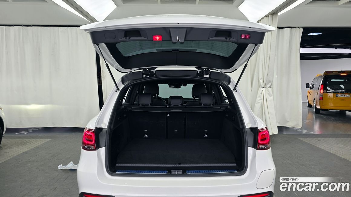 Mercedes-Benz GLC-Class 2021