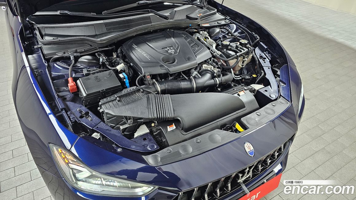 Maserati Ghibli 2021