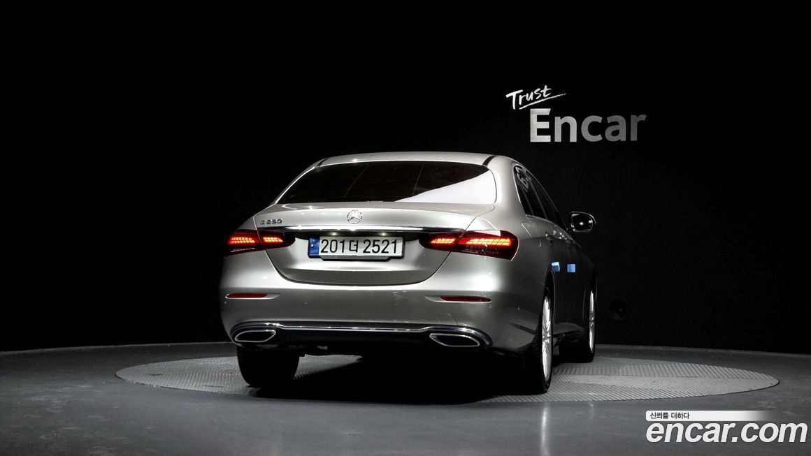 Mercedes-Benz E-Class 2022