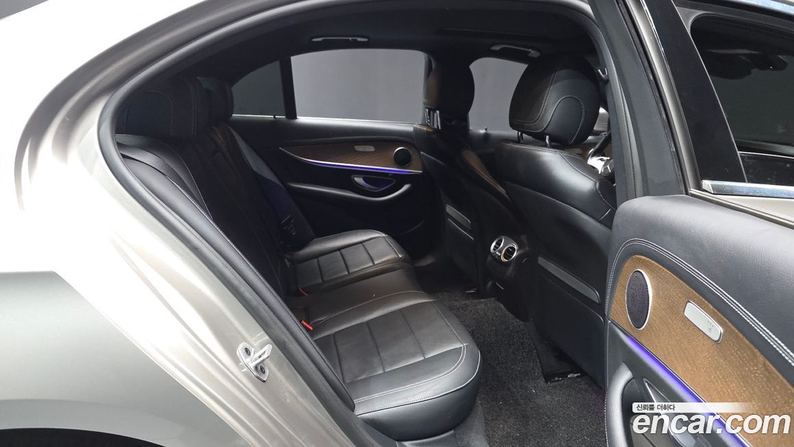Mercedes-Benz E-Class 2022