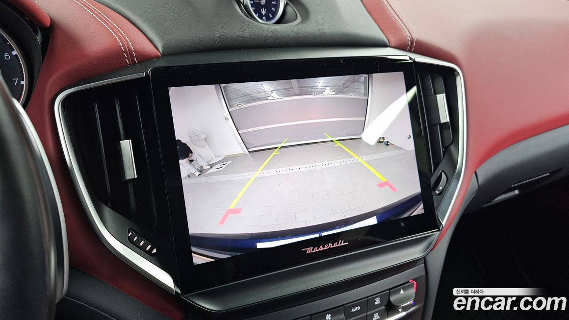 Maserati Ghibli 2021