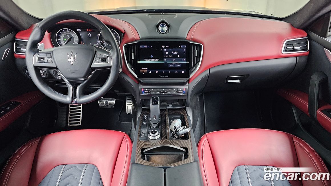 Maserati Ghibli 2021