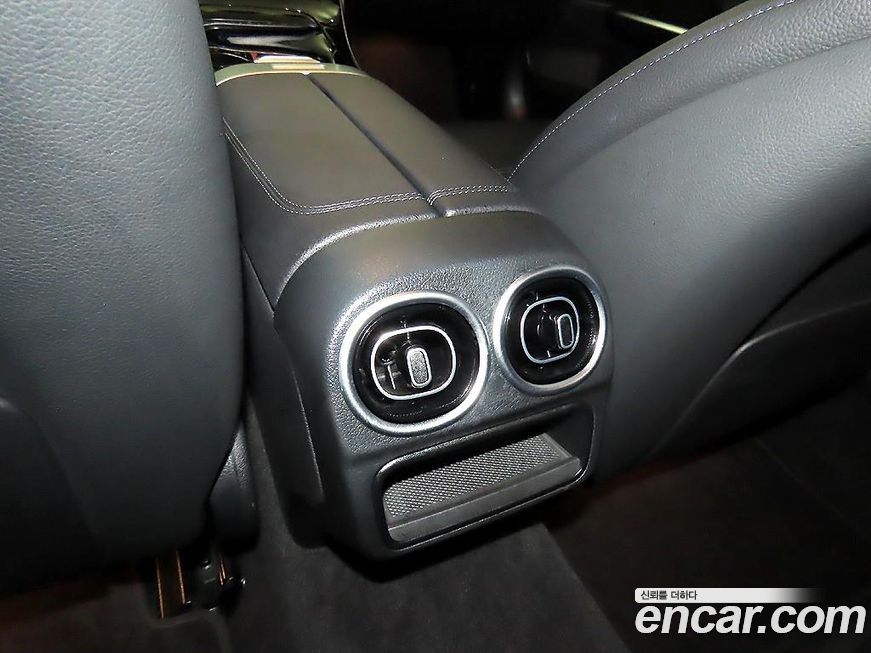 Mercedes-Benz C-Class 2024