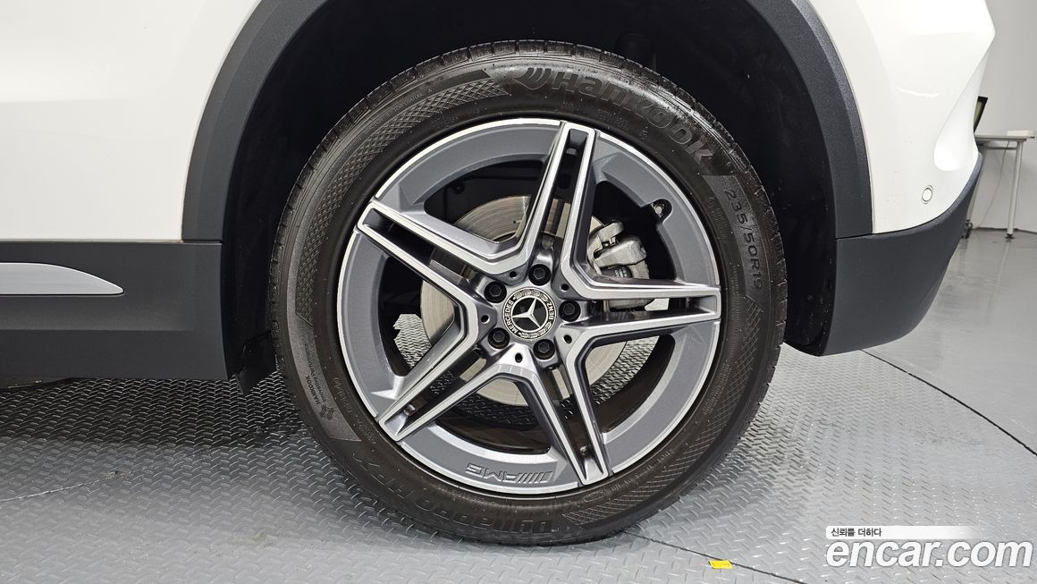 Mercedes-Benz GLA-Class 2023