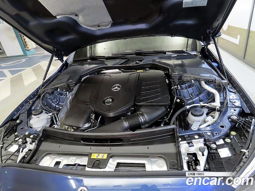 Mercedes-Benz C-Class 2024