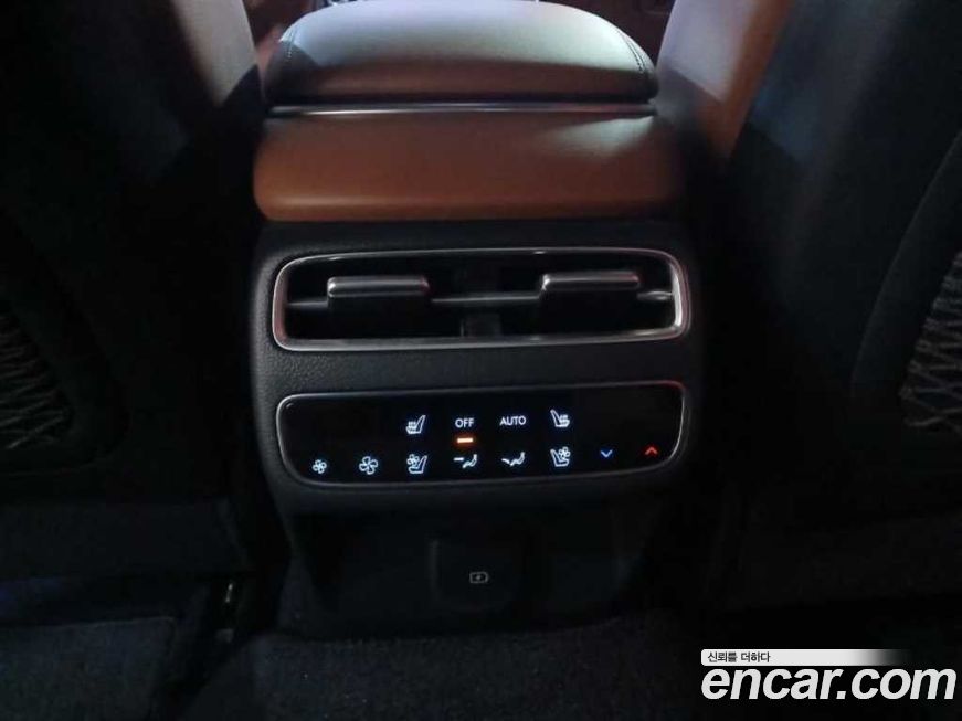 Genesis GV70 2025