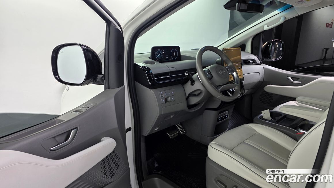 Hyundai Staria 2023