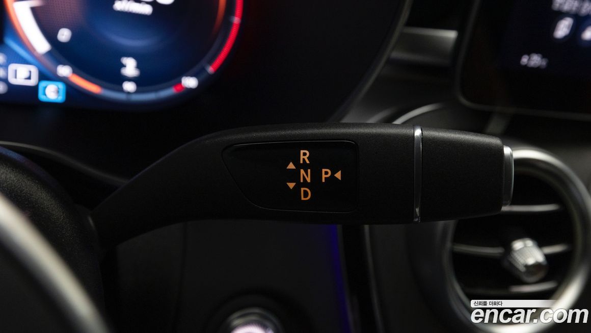 Mercedes-Benz GLC-Class 2021