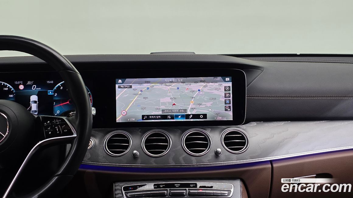 Mercedes-Benz E-Class 2023