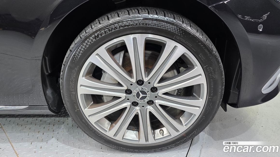 Mercedes-Benz E-Class 2023