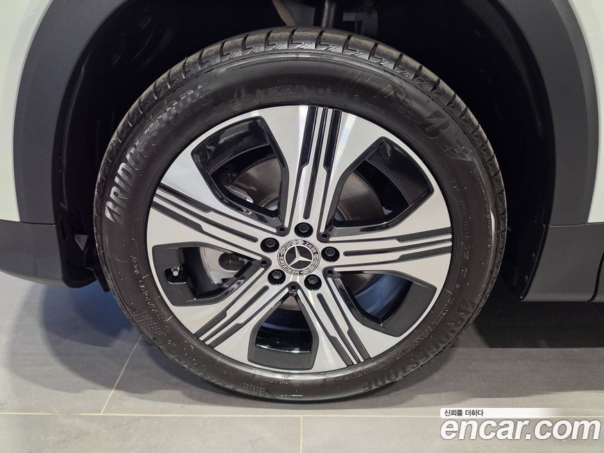 Mercedes-Benz EQB 2026