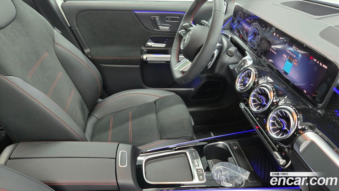 Mercedes-Benz EQB 2026