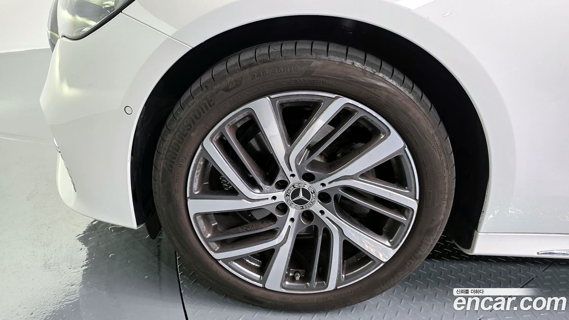 Mercedes-Benz E-Class 2025