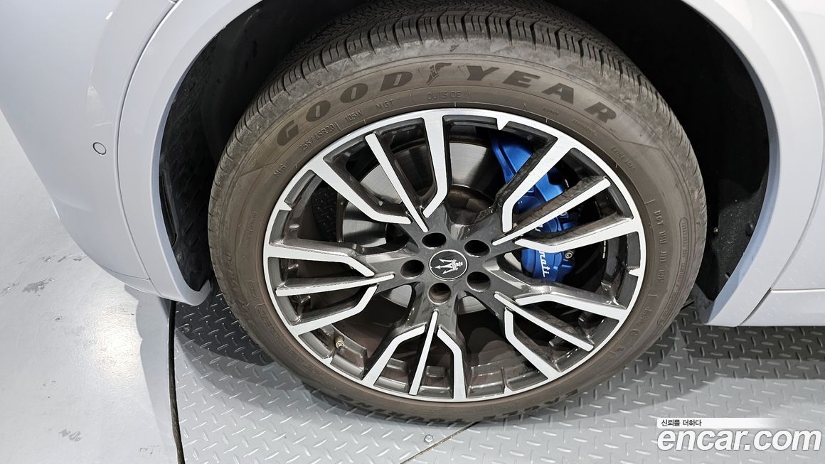 Maserati Grecale 2023