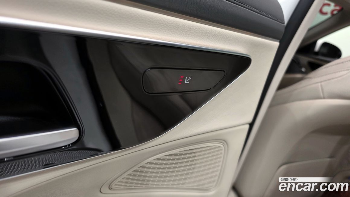 Mercedes-Benz E-Class 2025