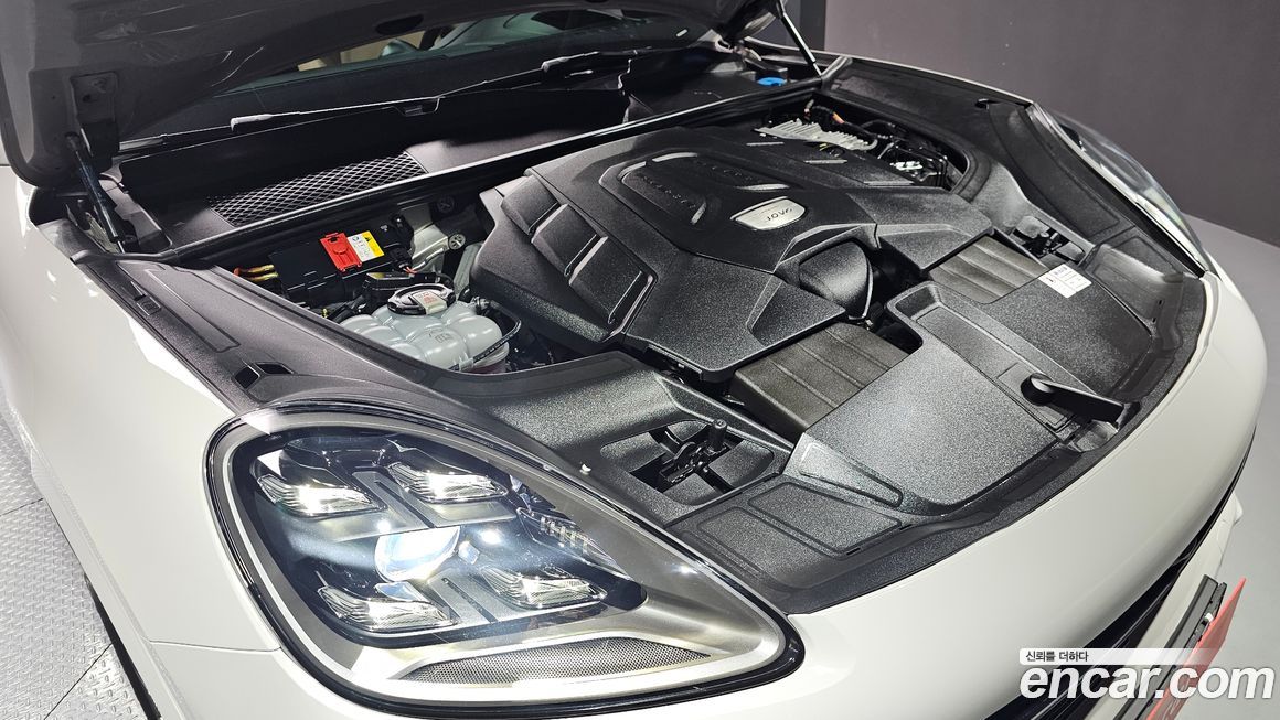 Porsche Cayenne 2021