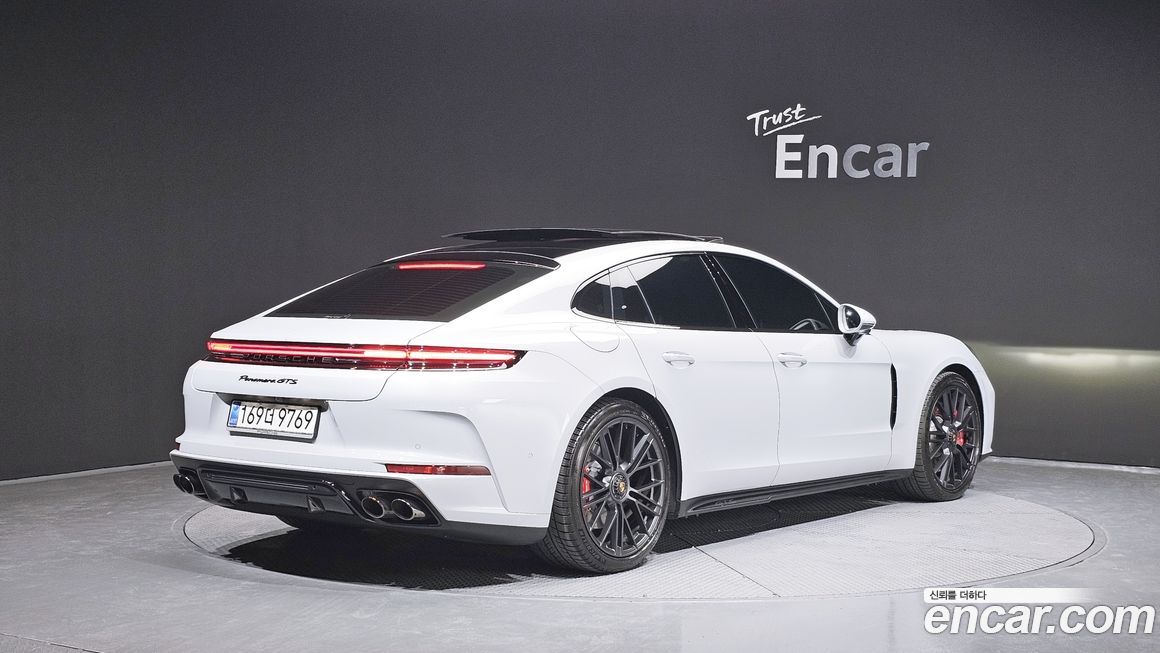 Porsche Panamera 2025