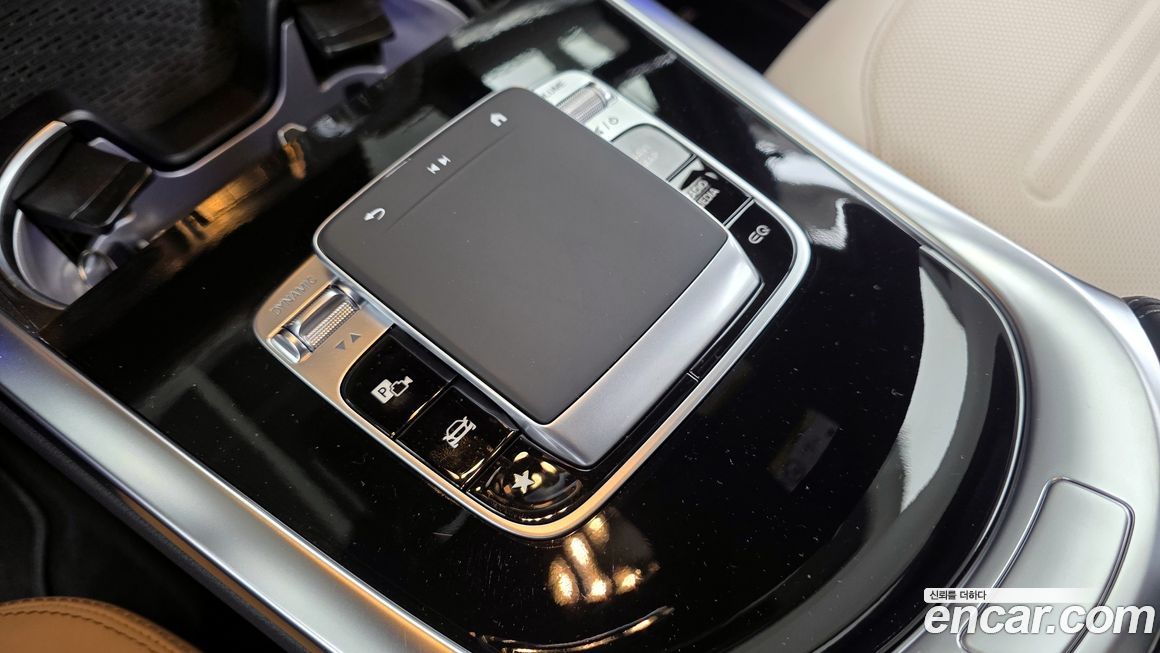 Mercedes-Benz G-Class 2025