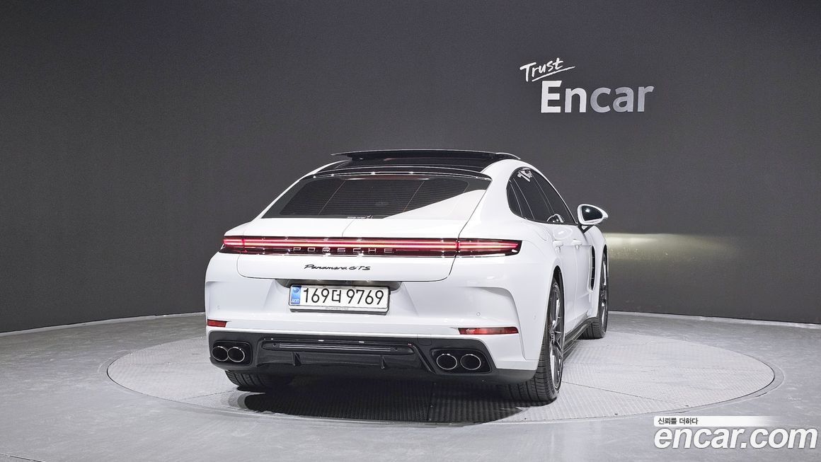 Porsche Panamera 2025