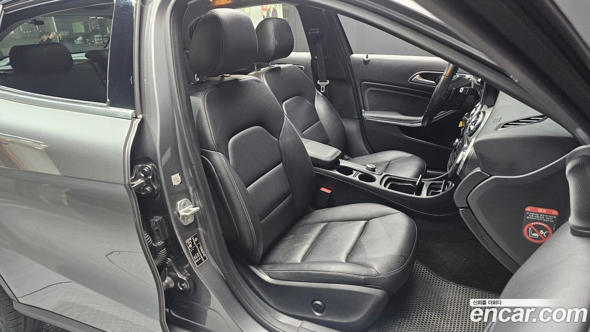 Mercedes-Benz GLA-Class 2015