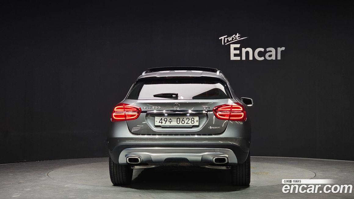 Mercedes-Benz GLA-Class 2015