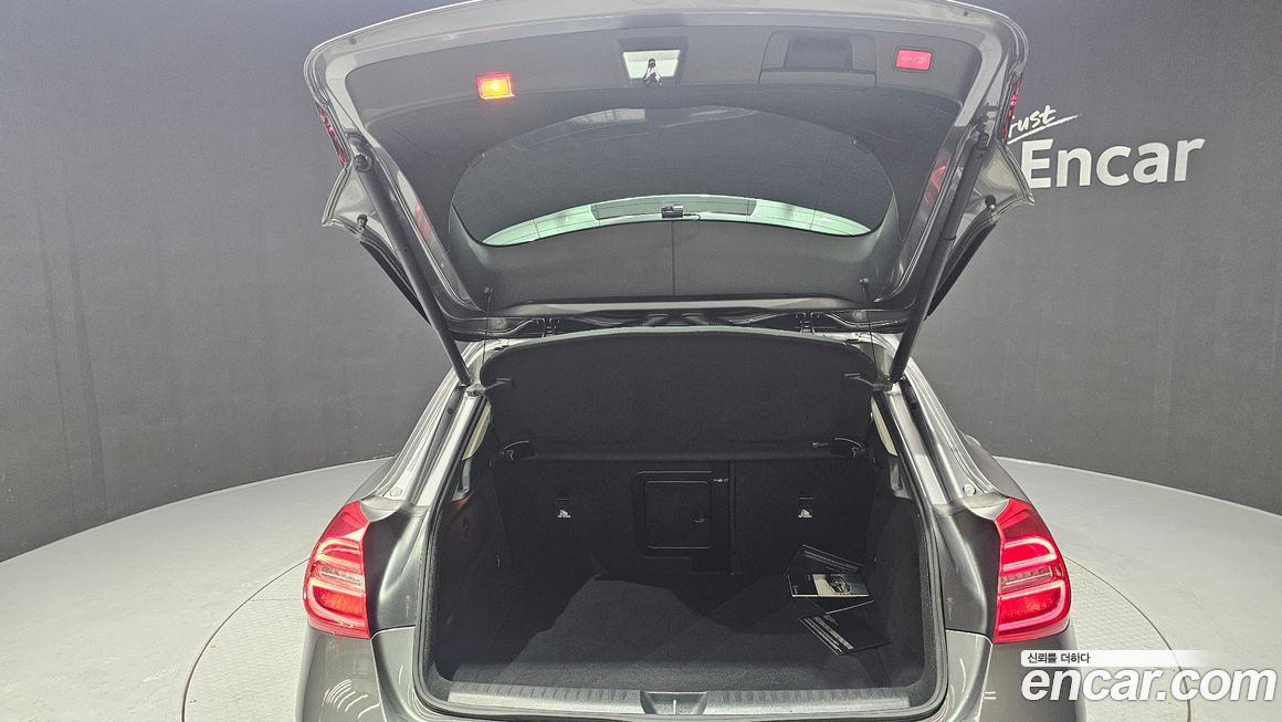 Mercedes-Benz GLA-Class 2015