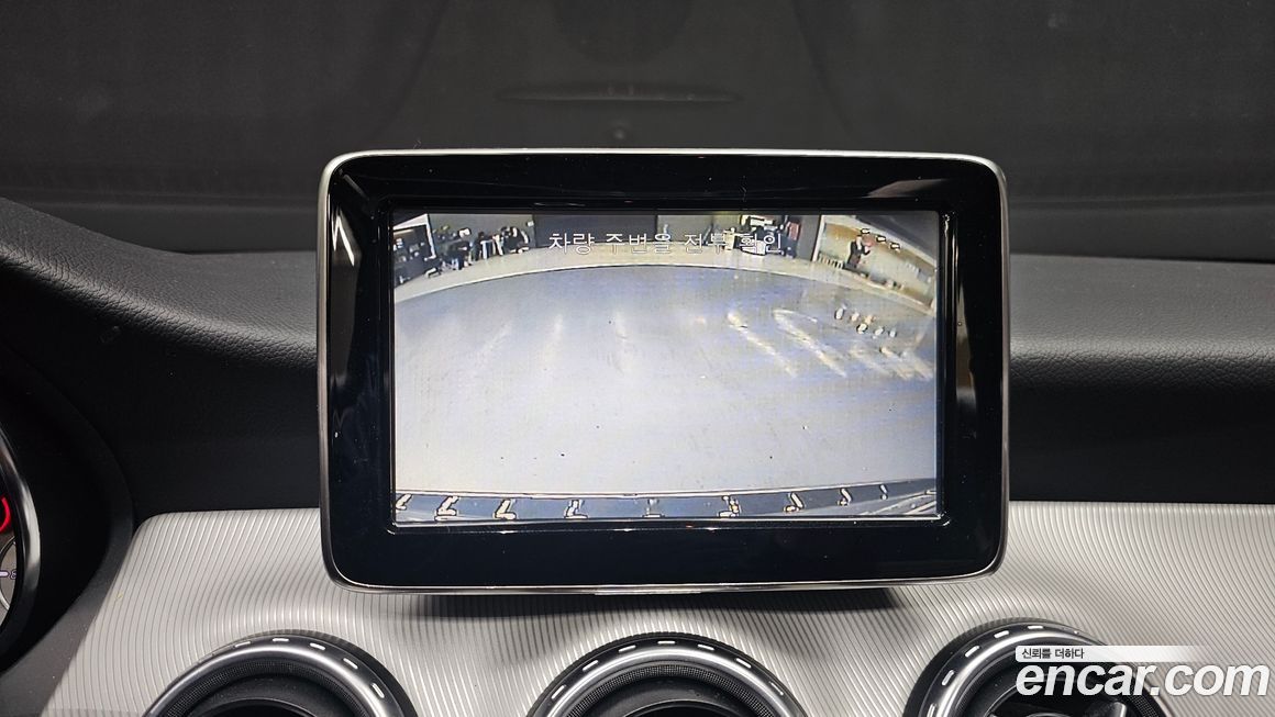 Mercedes-Benz GLA-Class 2015