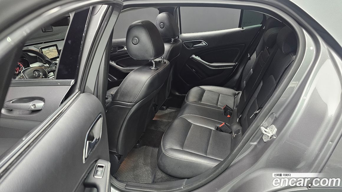 Mercedes-Benz GLA-Class 2015