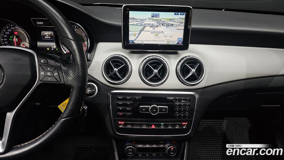 Mercedes-Benz GLA-Class 2015