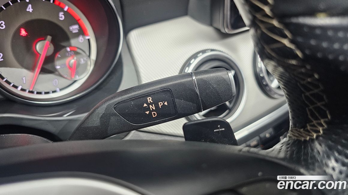 Mercedes-Benz GLA-Class 2015