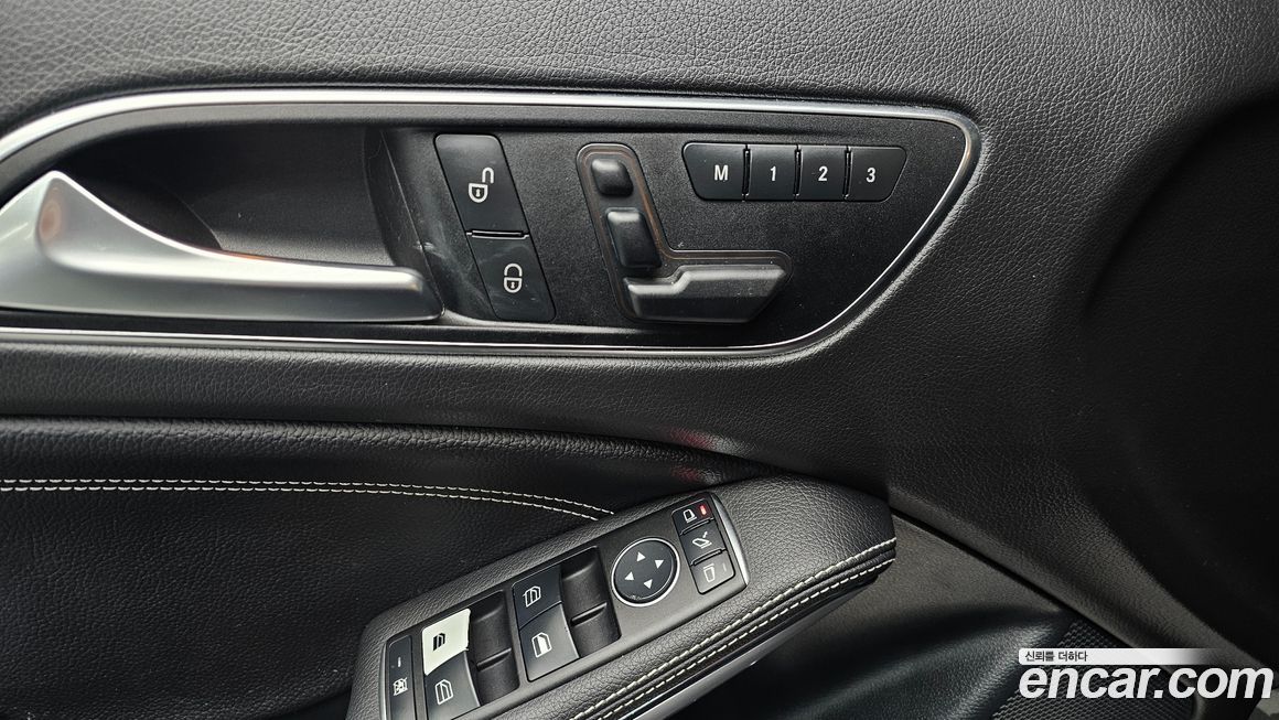 Mercedes-Benz GLA-Class 2015