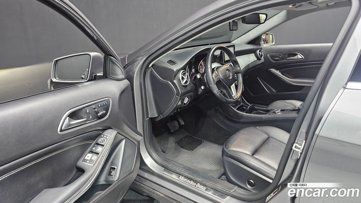 Mercedes-Benz GLA-Class 2015