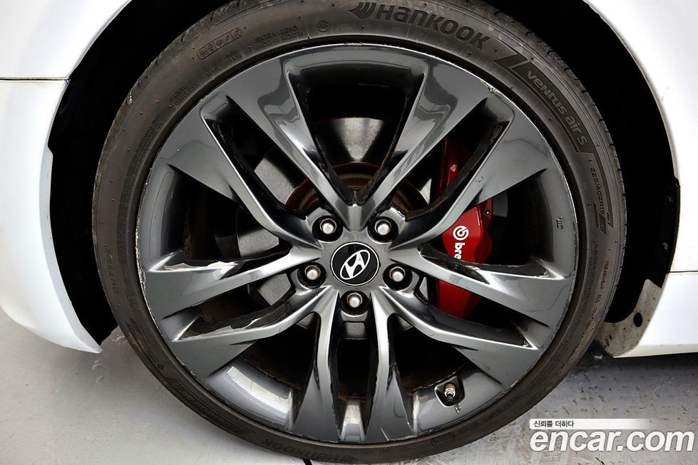 Hyundai Genesis 2016