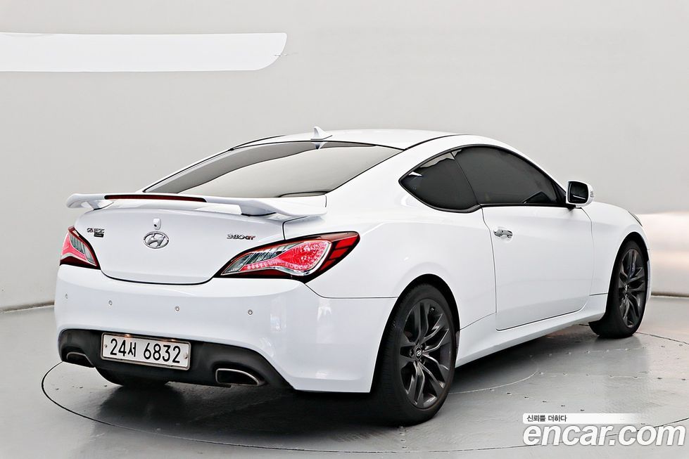 Hyundai Genesis 2016