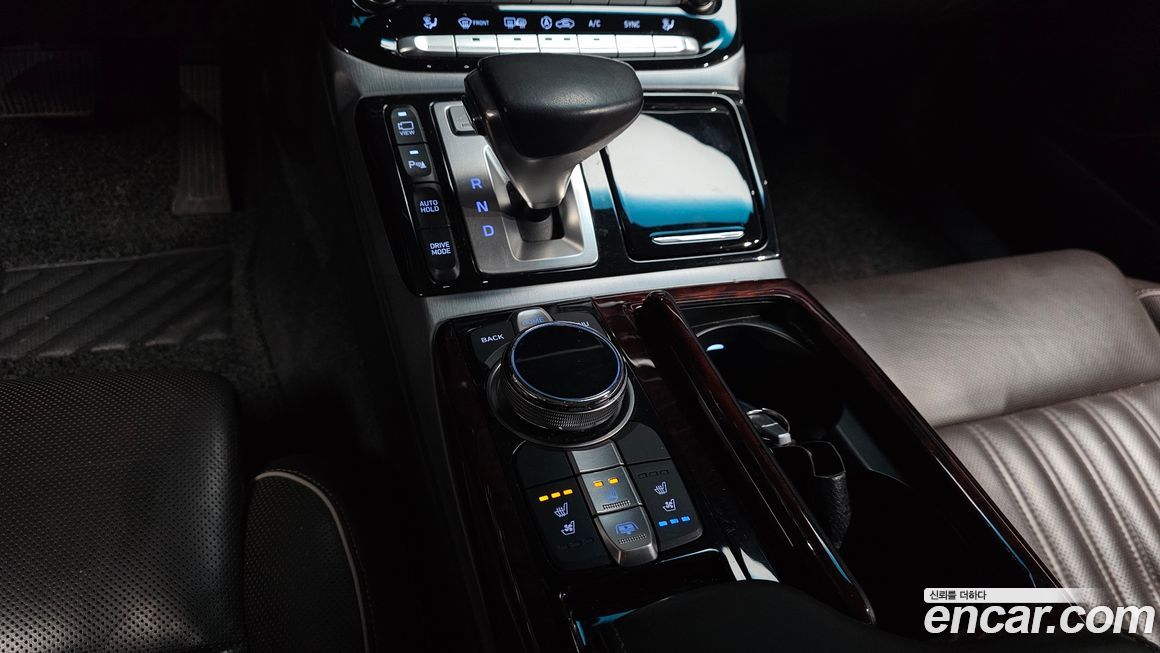 Genesis EQ900 2017